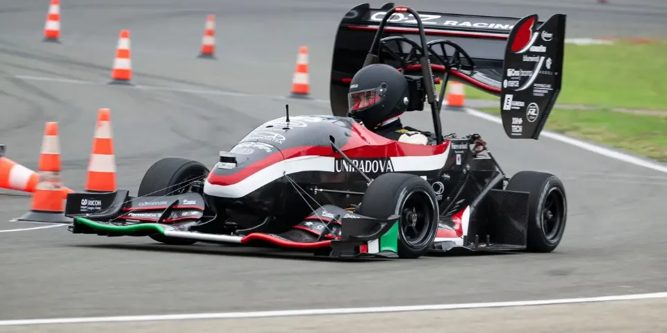 Form 4L 和高溫樹脂如何幫助 Race Up Team Padova 列印冷卻系統並最終完賽